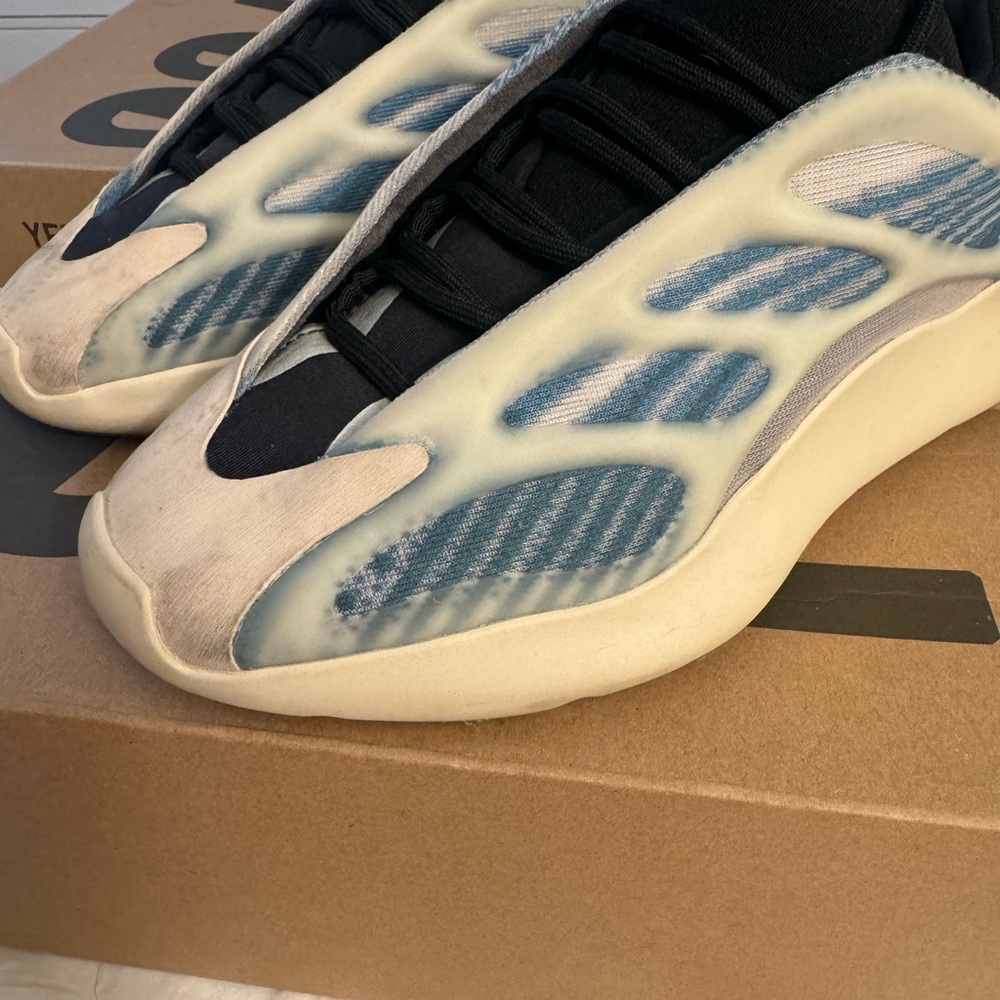 Yeezy 700 V3 “Kyanit”